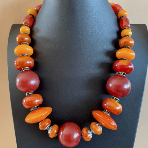 Moroccan Berber. Honey copal & cherry Copal resin beads in different shapes - Picture 8 of 9